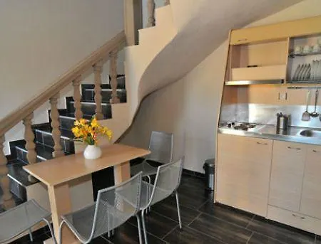 Abbacy Katiana's Castelleti 1 Λιμένας